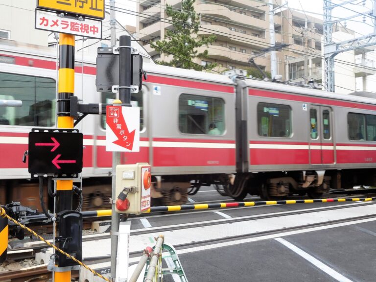 美濃加茂市加茂野町の踏切事故 現場の場所はどこで運転手は誰 列車と軽乗用車が衝突で大破