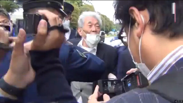 総務省と東京地裁にペンキ事件